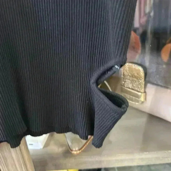 ZARA RIBBED CUT OUT CROPPED TOP SIZE MEDIUM - Picture 7 of 7